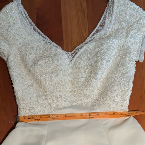 Off white bridal gown, never altered with matching tiara and matching veil. - Picture 5 of 12